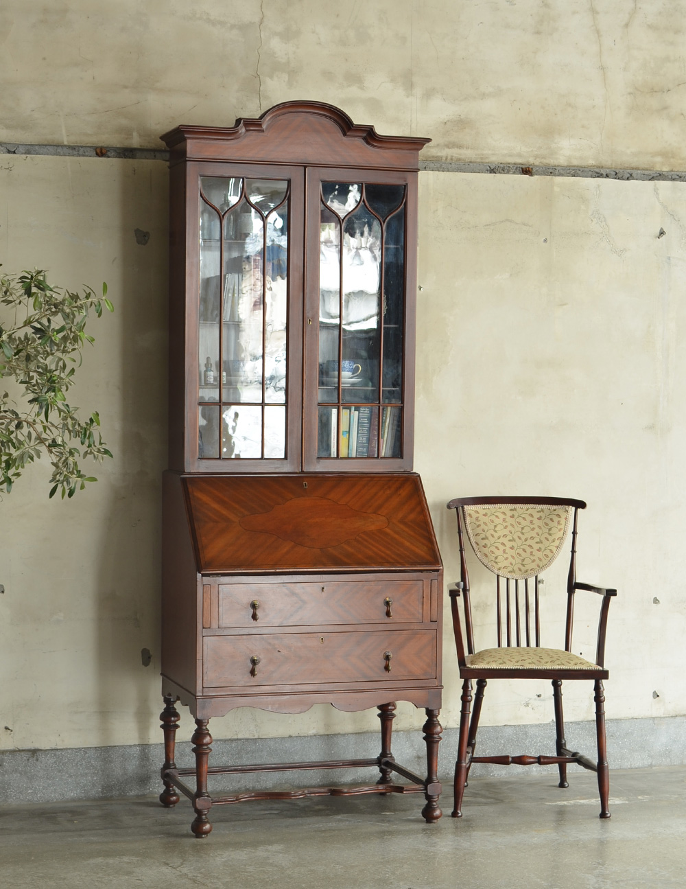 木目の模様がキレイなアンティーク家具、英国のビューローブックケース (k-1143k-f)