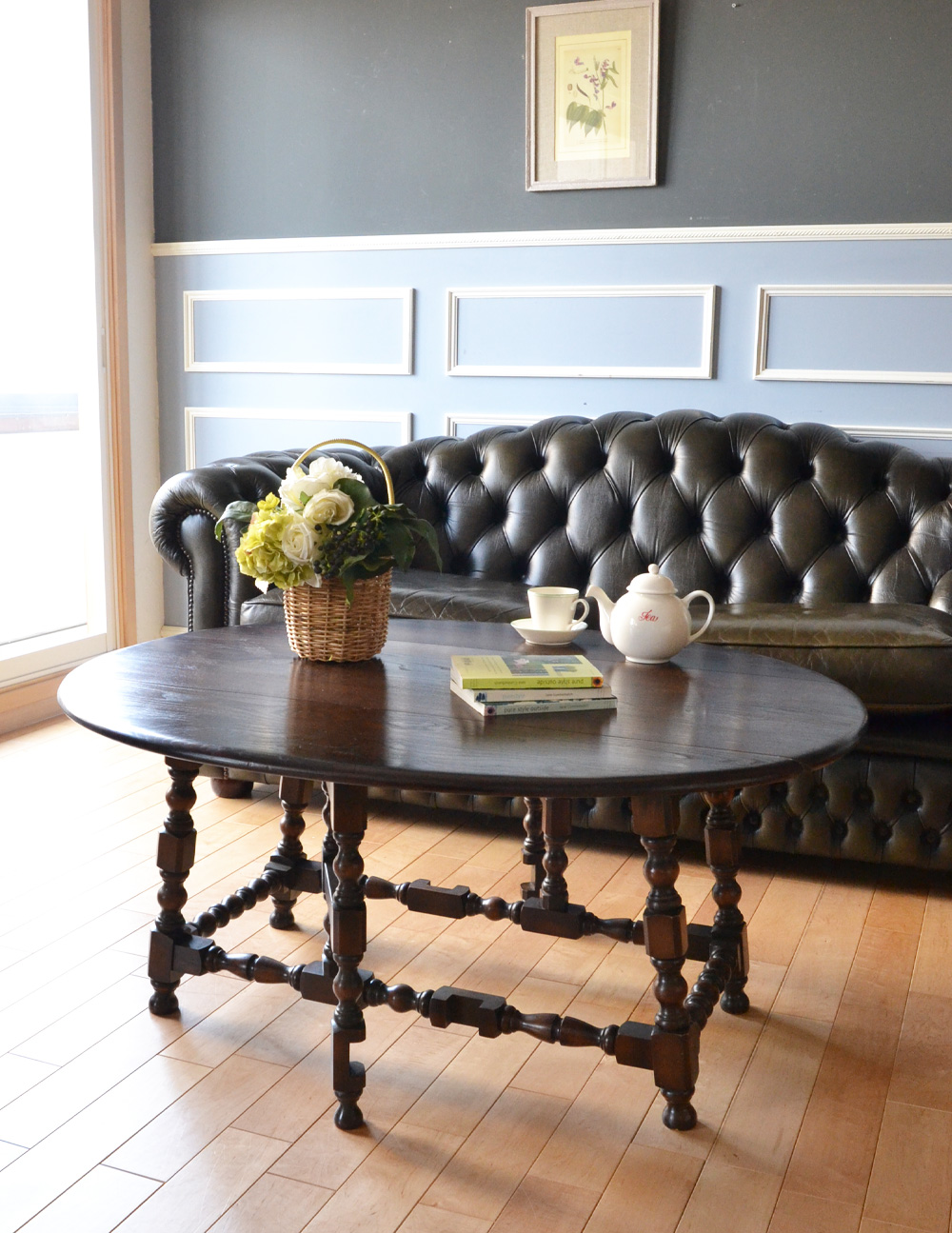 北欧スタイルにも合う英国アンティーク家具、美しい脚のアーコールのコーヒーテーブル (k-1184-f)