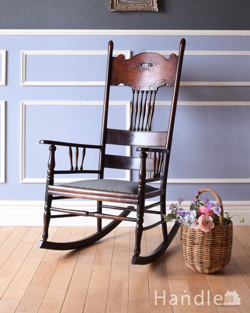 英国で見つけたアンティーク椅子、背もたれの美しい木製のロッキングチェア (k-1232-c)