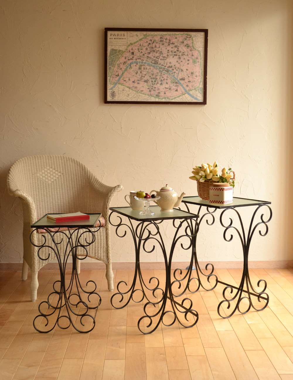 アイアンがお洒落なアンティーク家具、ガラス天板のネストテーブル (k-1240-f)