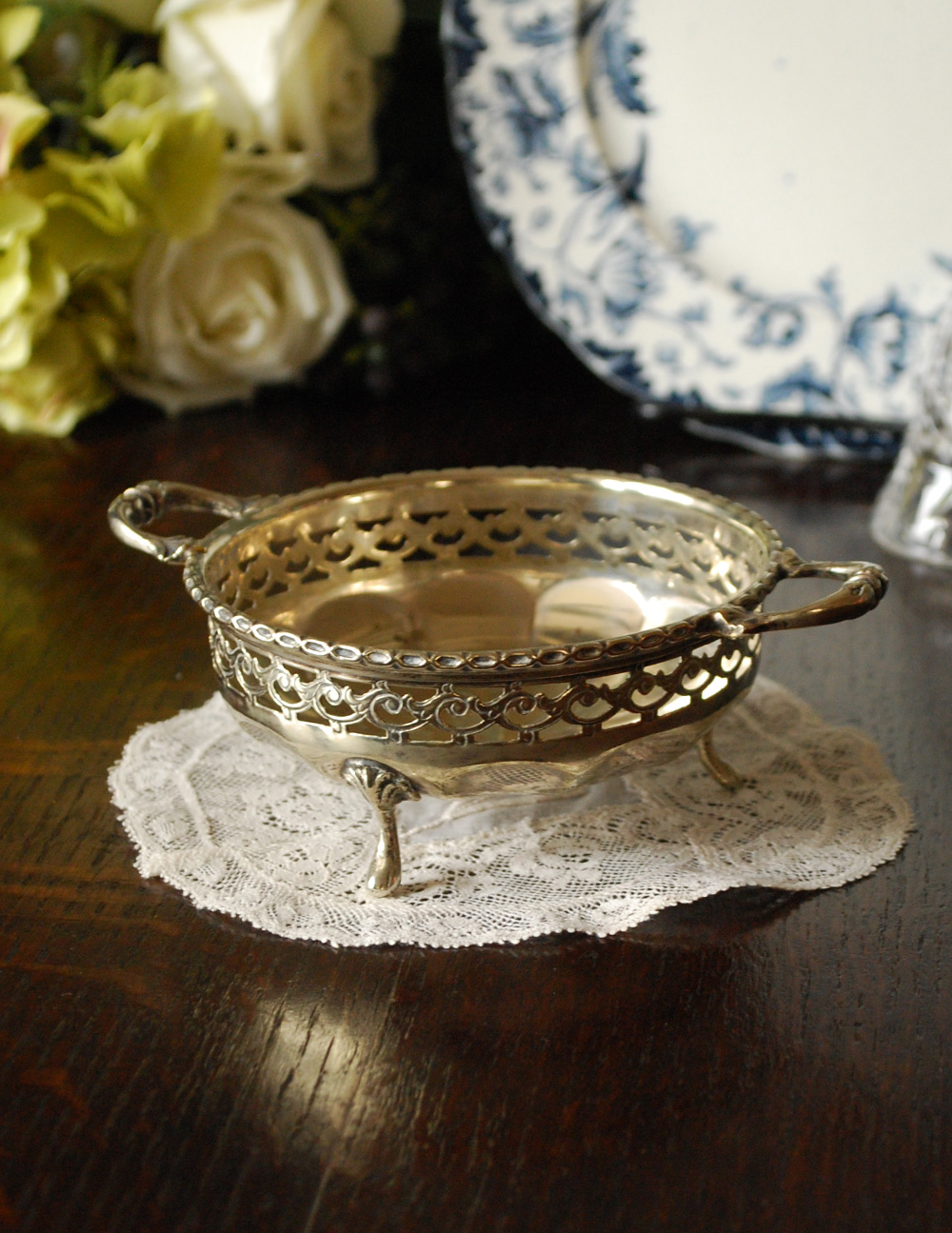 英国シルバープレート　アンティークシルバーの持ち手付きボウル (k-1265-z)