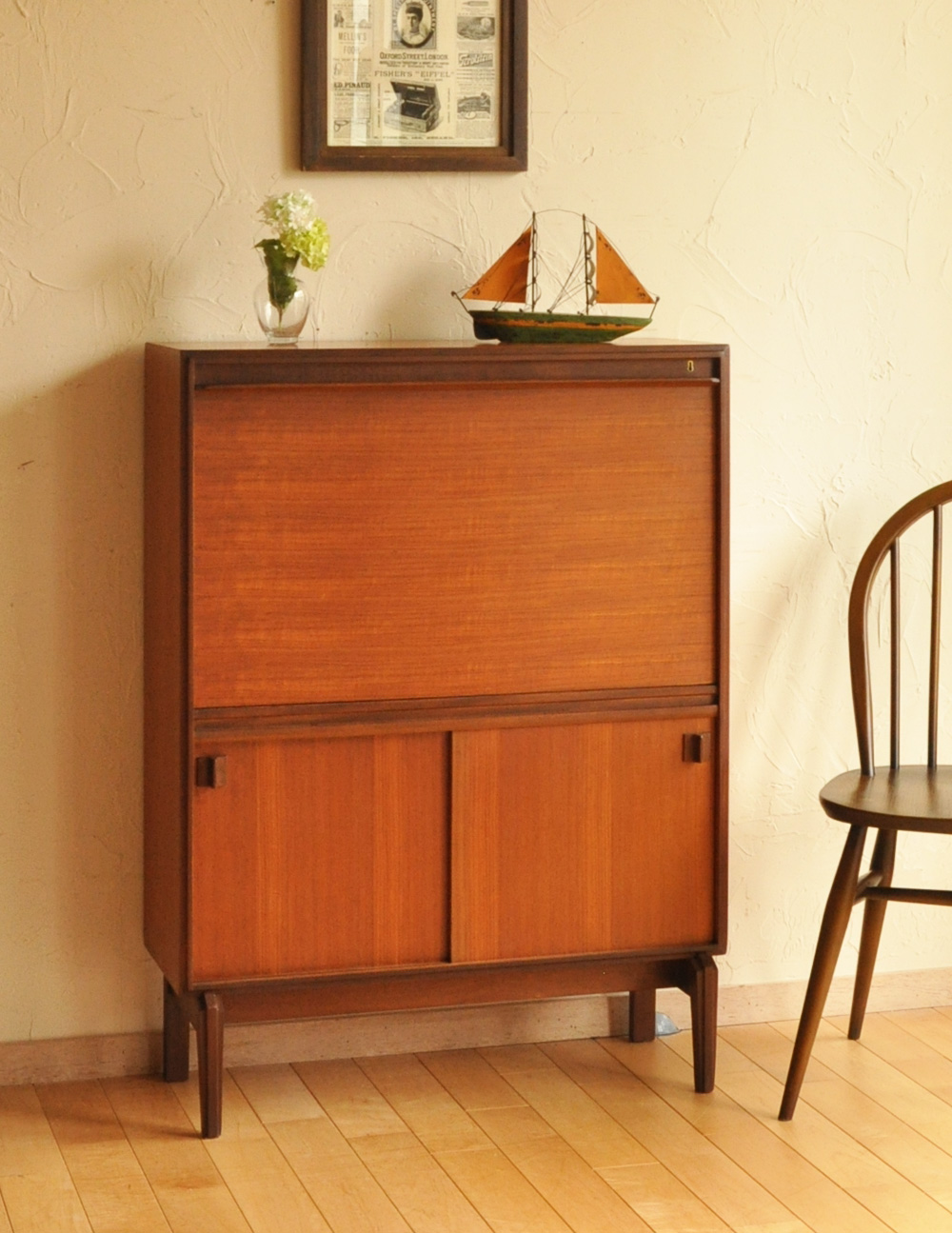 バイカラーのヴィンテージ家具、チーク材を使ったビューロー (k-1287-f)