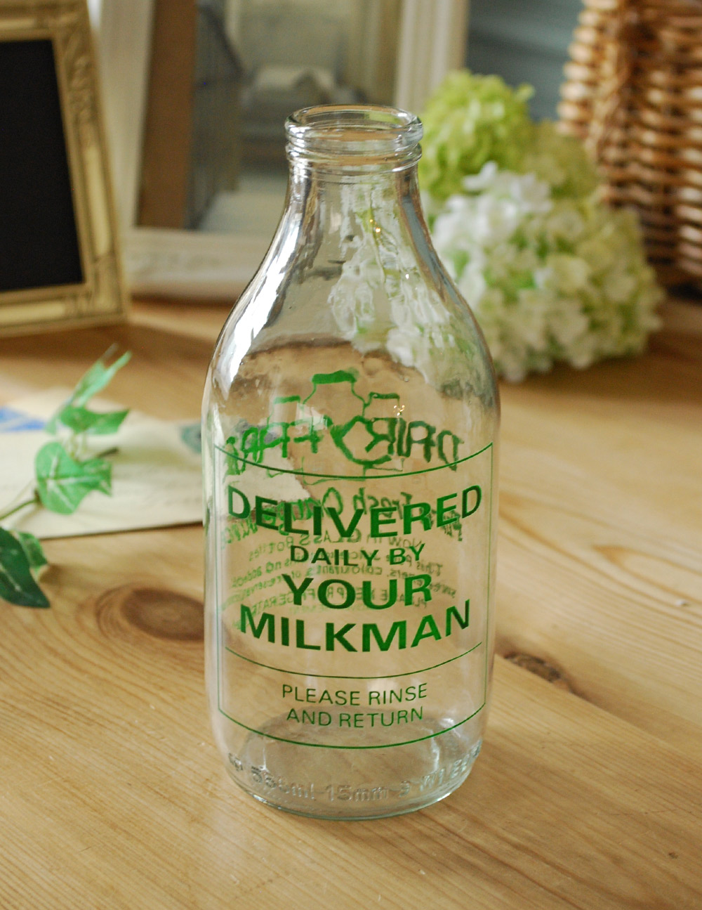 イラスト入りで可愛いイギリスの牛乳ビン、アンティークガラスボトル（MILK MAN）