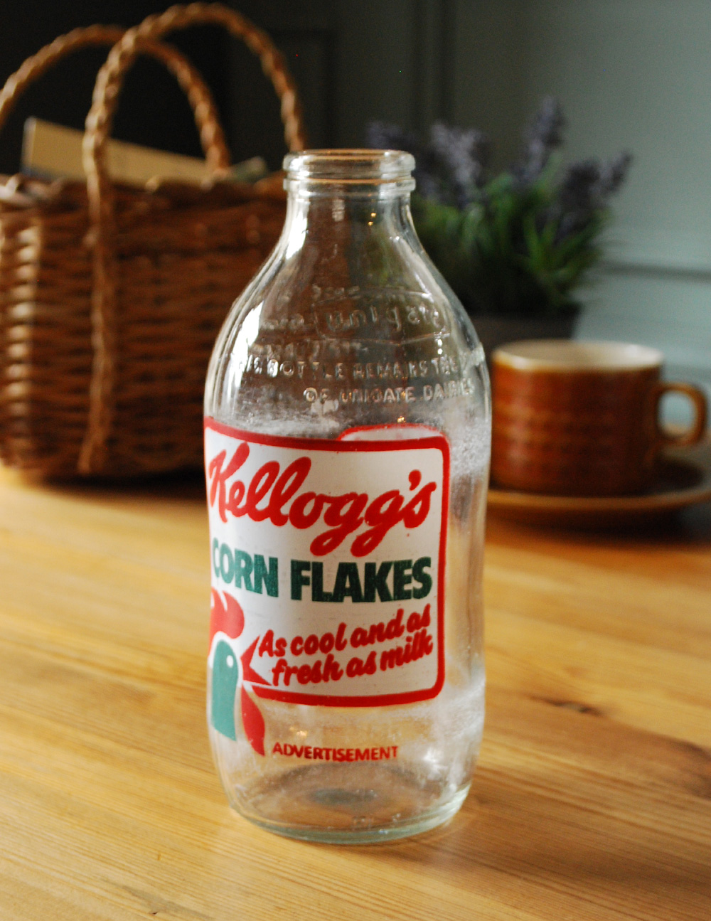 イラスト入りで可愛いイギリスの牛乳ビン、アンティークガラスボトル（kellogg's corn flakes） (k-1481-z)