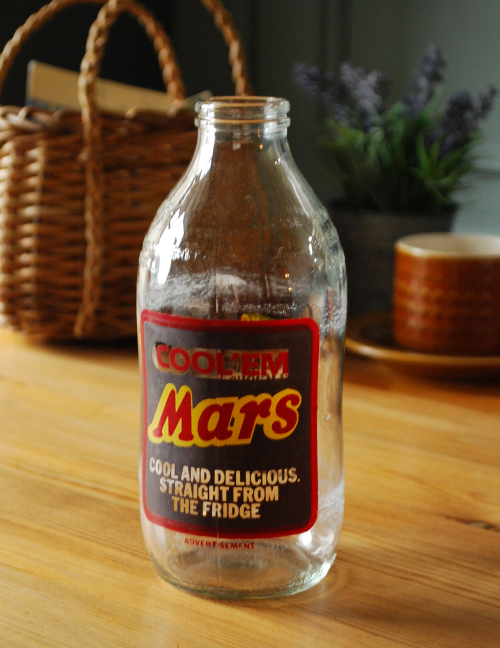 イラスト入りで可愛いイギリスの牛乳ビン、アンティークガラスボトル（Mars ） (k-1487-z)
