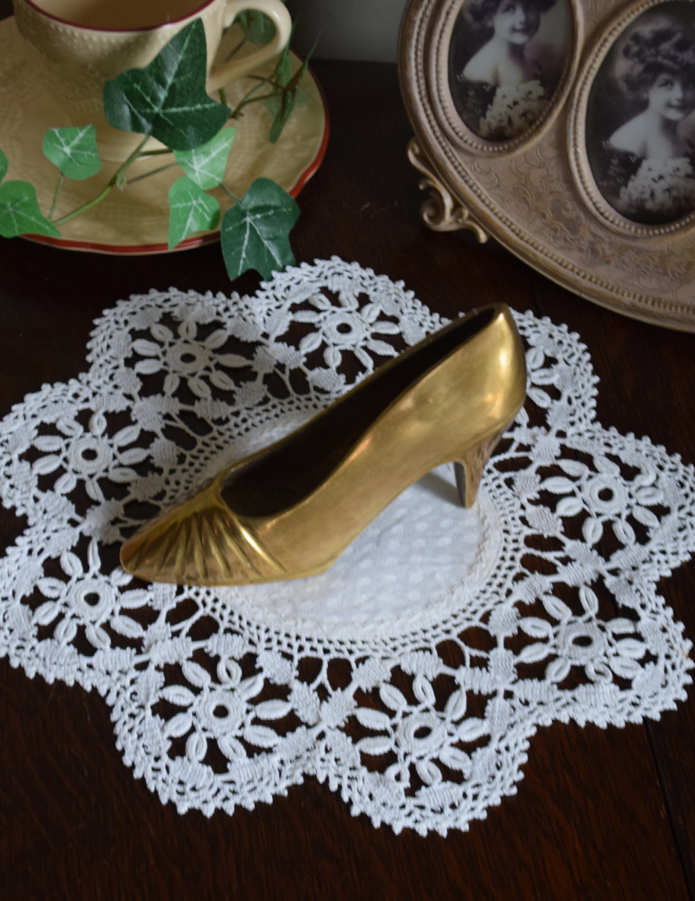 アンティークの真鍮オーナメント、可愛い女性の靴 (k-1532-z)