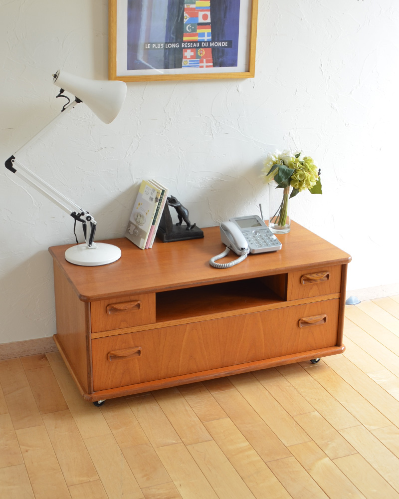 小ぶりで使いやすいヴィンテージ家具、G-planのローボード（テレビ台）