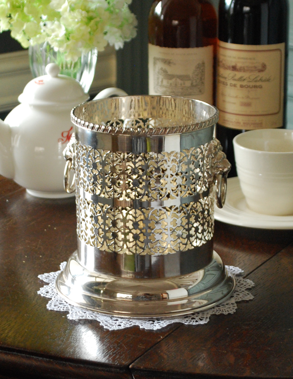 英国で見つけた銀食器、アンティークシルバーのワインボトルホルダー
