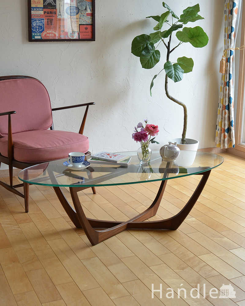 北欧スタイルのお部屋に似合うヴィンテージ家具、ガラス天板のコーヒーテーブル (k-1869-f)