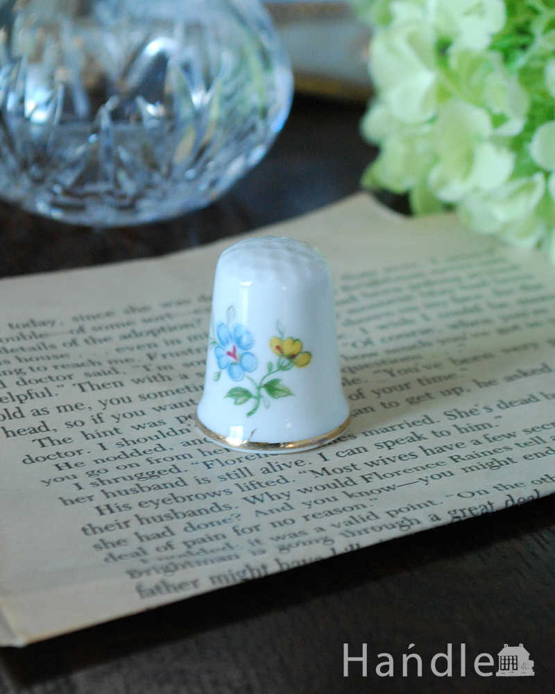 イギリスからのアンティークシンブル(青と黄の花) (k-2330-z)