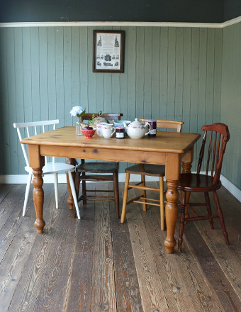 イギリスのアンティーク家具 パイン材の可愛いダイニングテーブル K 564 F 1 アンティーク家具
