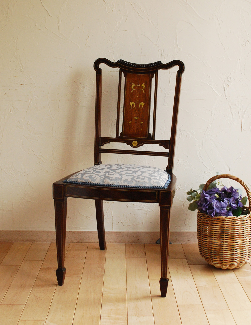 イギリスから来たアンティークの椅子、インレイド（象嵌）チェア