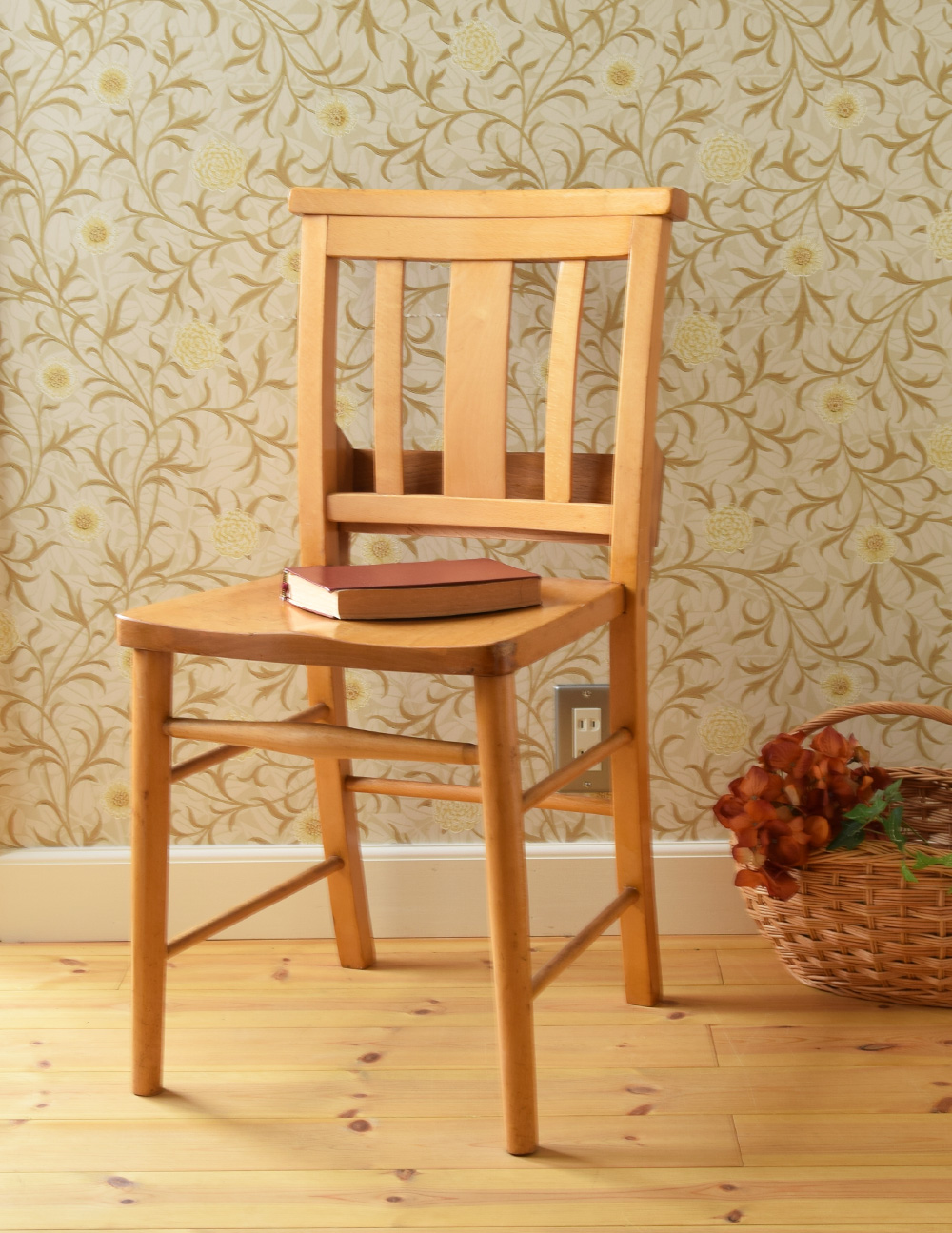 イギリスからのアンティークの椅子、聖書箱付きのチャーチチェア (k-912-c)