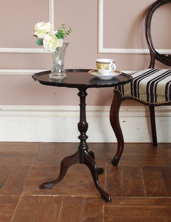 美しい脚を持つアンティーク家具、英国のオシャレなティーテーブル (k-932-f)