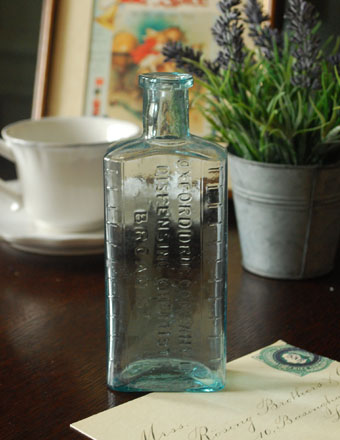 人気の英国インテリア雑貨　ガラスのアンティーク ボトル  (k-933-z)