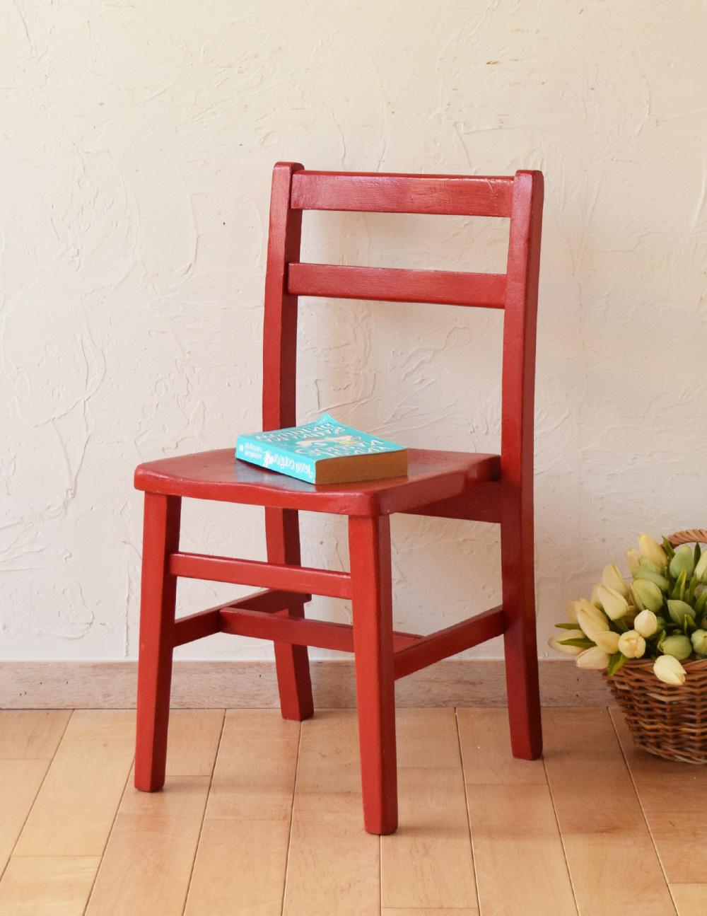 イギリスから届いたアンティーク椅子、赤い色のチャイルドチェア (k-943-c)