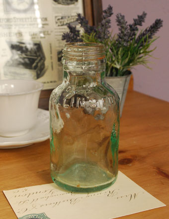 可愛いインテリア雑貨　イギリスから届いたアンティークボトル (k-957-z)