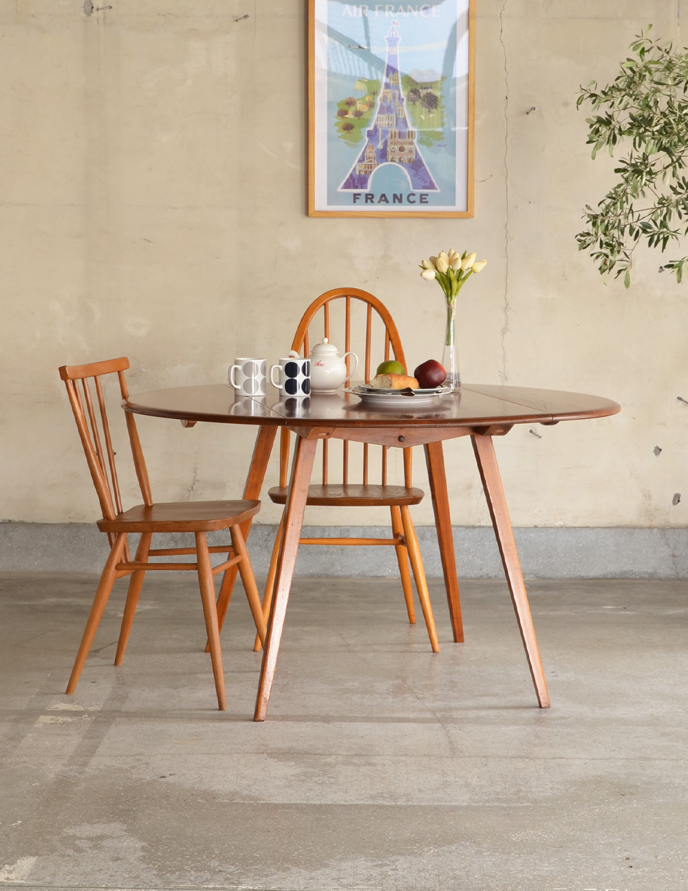 シンプルなデザインのアーコールのアンティーク家具、伸張式のダイニングテーブル (k-982-f)