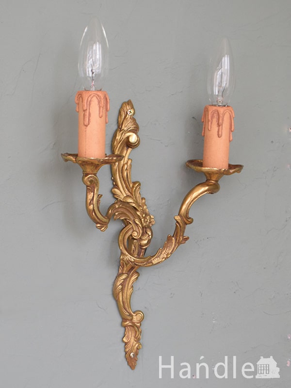 フランスアンティークの照明、ガラスドロップ付の真鍮ウォール 