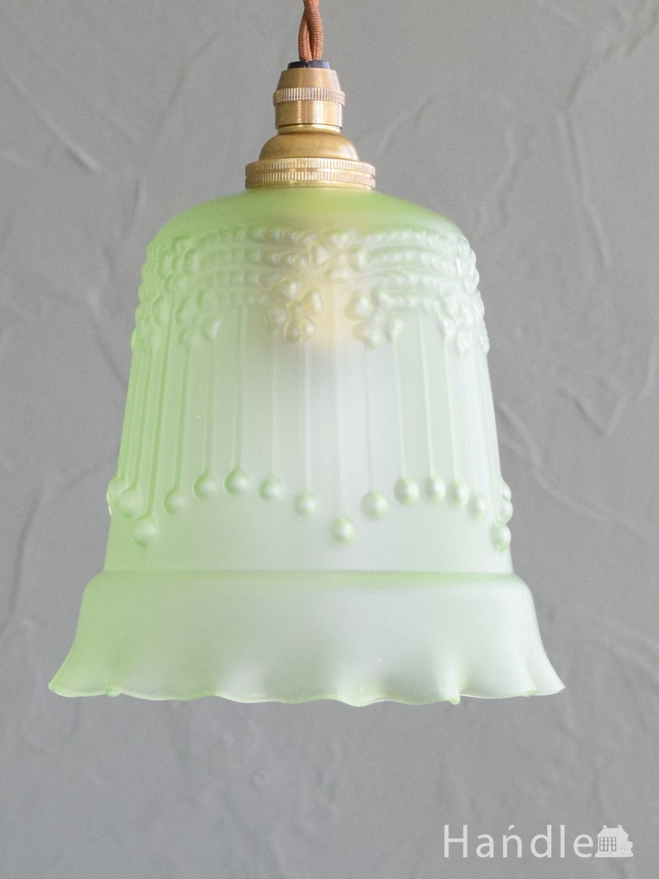 イギリスで見つけたアンティーク照明、お花の型押し模様の可愛いランプシェード(コード・シャンデリア電球・ギャラリーなし) (k-5223-z)