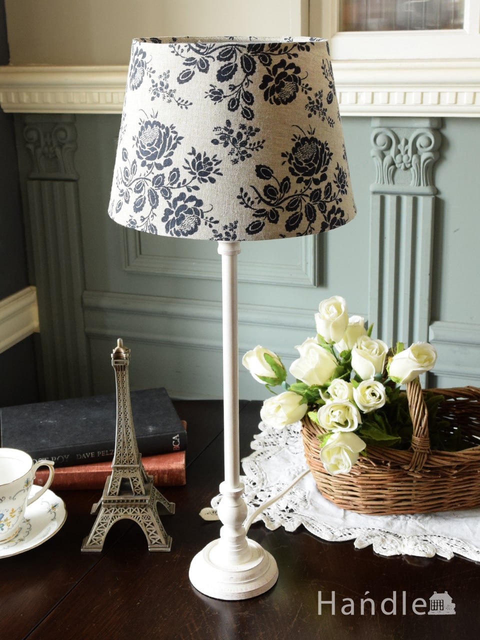 バラ模様が描かれたおしゃれな照明、コントワール・ドゥ・ファミーユのテーブルランプ(E26球付) (cf-1592)