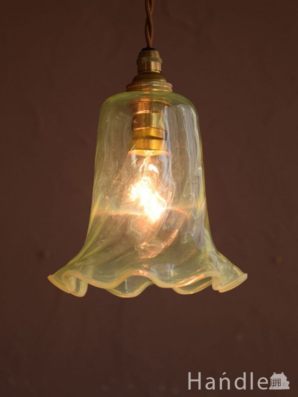 ヴァセリンガラスが美しい照明器具、アンティークのペンダントライト（コード・シャンデリア球・ギャラリーなし） (k-4580-z)