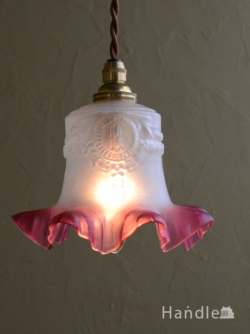 英国のアンティーク照明、クランベリー色の可愛いペンダントライト