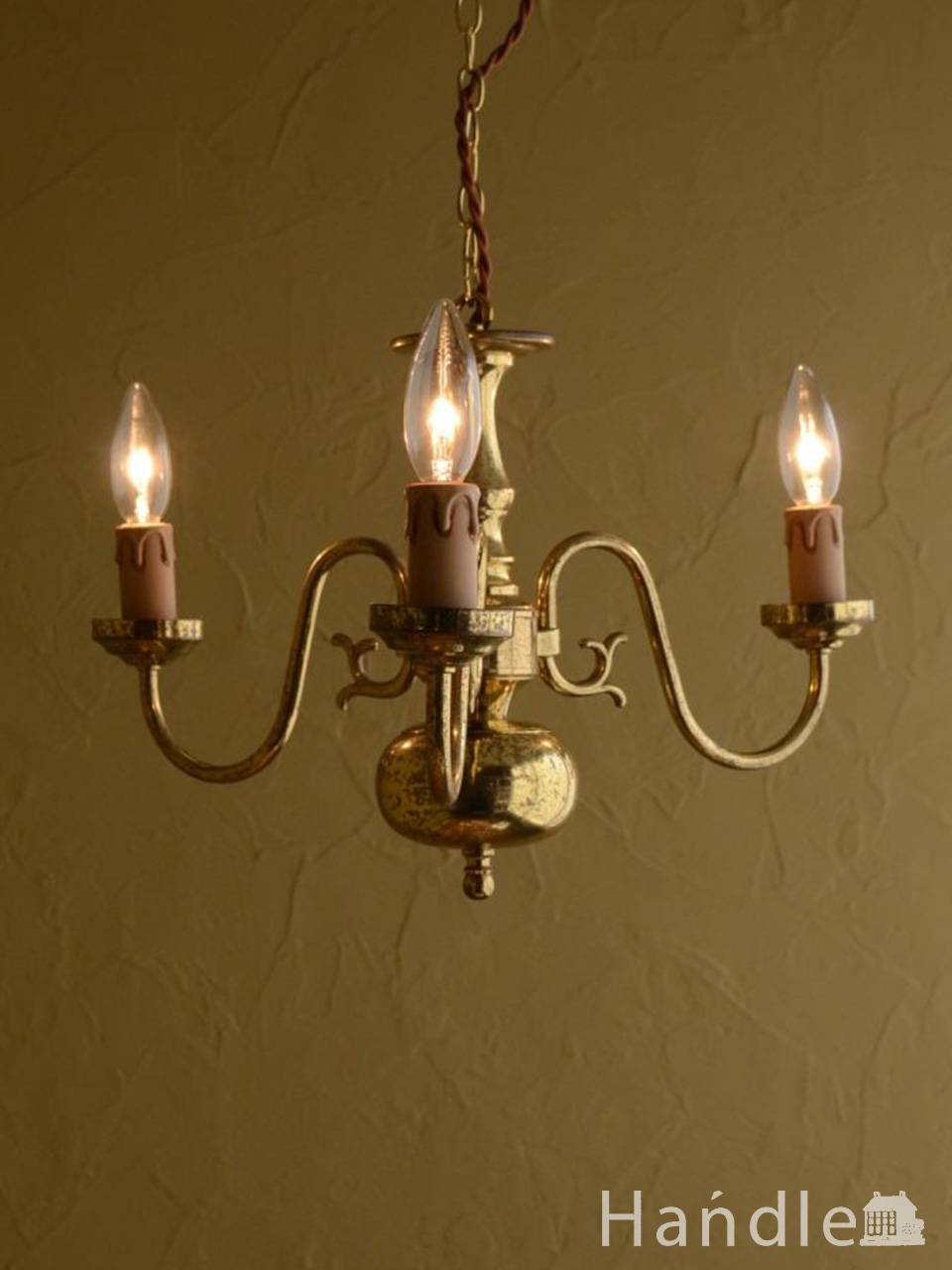 イギリスのアンティーク照明器具、真鍮製のおしゃれな3灯シャンデリア（Ｅ17シャンデリア球付） (k-5420-z)