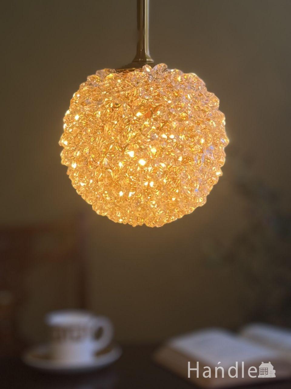 クリスタルガラスがキラキラ輝く照明、LED電球付きのおしゃれなペンダントライト