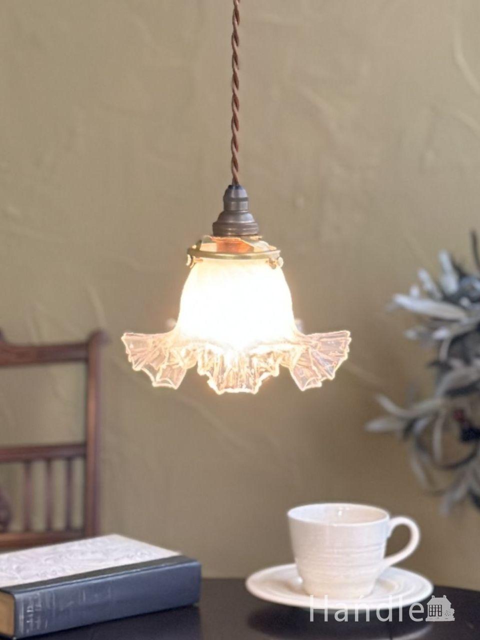 美しい色に輝くオパールセントのシェード、イギリスから届いたアンティークのペンダントライト (k-6052-z)