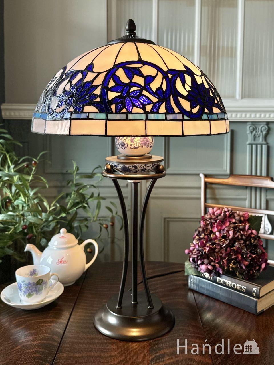 アンティーク調のステンドグラスランプ、ブルーのシェードが美しい2灯タイプのテーブルライト (tl-0206)