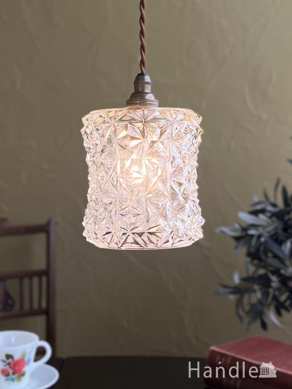 氷細工のような型押しガラスの照明、英国アンティークガラスのペンダントライト