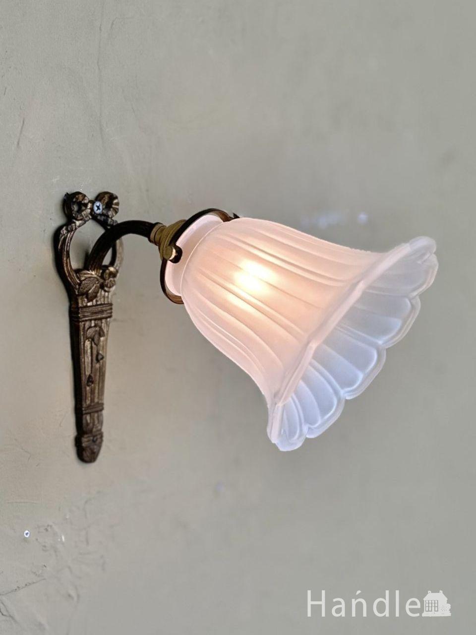 フランスから届いたアールヌーボーの壁付け照明、バラのモチーフが可愛いアンティークウォールランプ