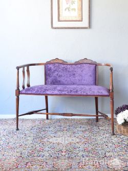 優雅な時間が流れるマホガニー材の長椅子、象嵌細工が美しい英国アンティークのセティ