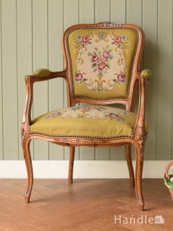 アンティークチェア・椅子 パーソナルソファ フランスのアンティークチェア、プチポワンの刺繍が美しいアームチェア
