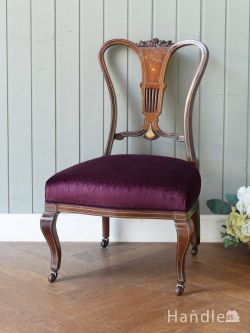 アンティークチェア・椅子 サロンチェア 英国のアンティークサロンチェア、お花の装飾が美しいナーシングチェア