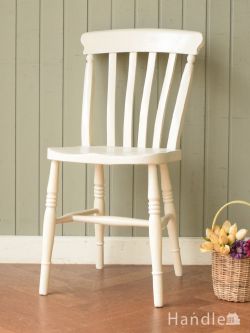 素朴な雰囲気が可愛いアンティークの椅子、白いペイント仕上げのイギリスから届いたキッチンチェア