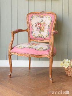 アンティークチェア・椅子 パーソナルソファ フランスのアンティークチェア、華やかなピンク色の可愛いプチポワンアームチェア