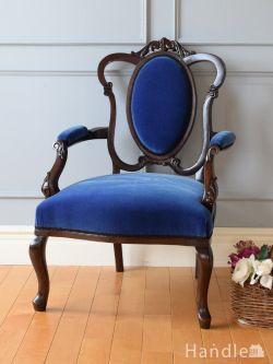 アンティークチェア・椅子 パーソナルソファ 英国アンティークのパーソナルチェア、背もたれの装飾が美しいマホガニー材のアームチェア