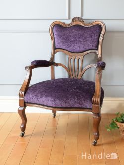 アンティークチェア・椅子 パーソナルソファ 英国アンティークのパーソナルチェア、装飾が美しい高級感のあるナーシングチェア