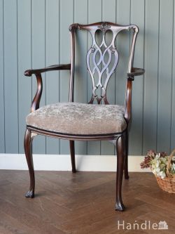 アンティークチェア・椅子 サロンチェア 英国から届いたアンティークのアームチェア、透かし彫りが美しいチッペンデールチェア