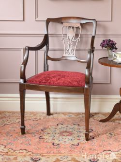 アンティークチェア・椅子 サロンチェア 英国アンティークのアームチェア、象嵌が入ったマホガニー材のサロンチェア