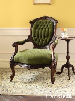アンティークチェア・椅子 パーソナルソファ 英国アンティークの一人掛けソファ、イギリスで見つけたウォールナット材のナーシングチェア