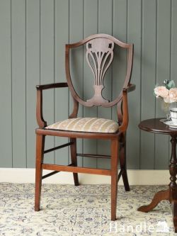 アンティークチェア・椅子 サロンチェア 象嵌が入った美しいアンティークの椅子、透かし彫りが入ったマホガニー材のアームチェア