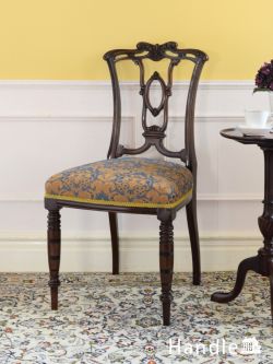 アンティークチェア・椅子 サロンチェア 英国から届いた美しいアンティークの椅子、ウォールナットの高級感漂うサロンチェア