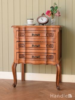 アンティーク家具 アンティークのチェスト フランスで見つけたアンティーク家具、長い猫脚が優雅な３段チェスト