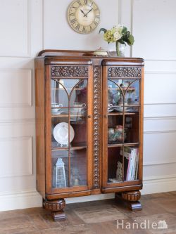 アンティーク家具 アンティークのキャビネット イギリスのアンティーク本棚、お花の彫りの豪華なブックケース