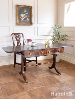 アンティーク家具 アンティークのテーブル イギリスのアンティークのテーブル、伸張式のバタフライテーブル（デスク）