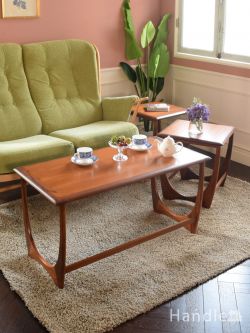 アンティーク家具 アンティークのテーブル G-planのビンテージテーブル、３つのテーブルがセットで届くネストテーブル