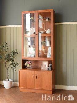 アンティーク家具 アンティークのキャビネット G-planのガラスキャビネット、フレスコシリーズのビンテージ家具